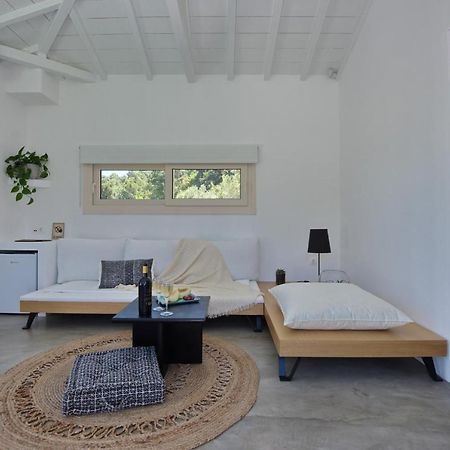 Eleon Suites New Isomata Exterior photo