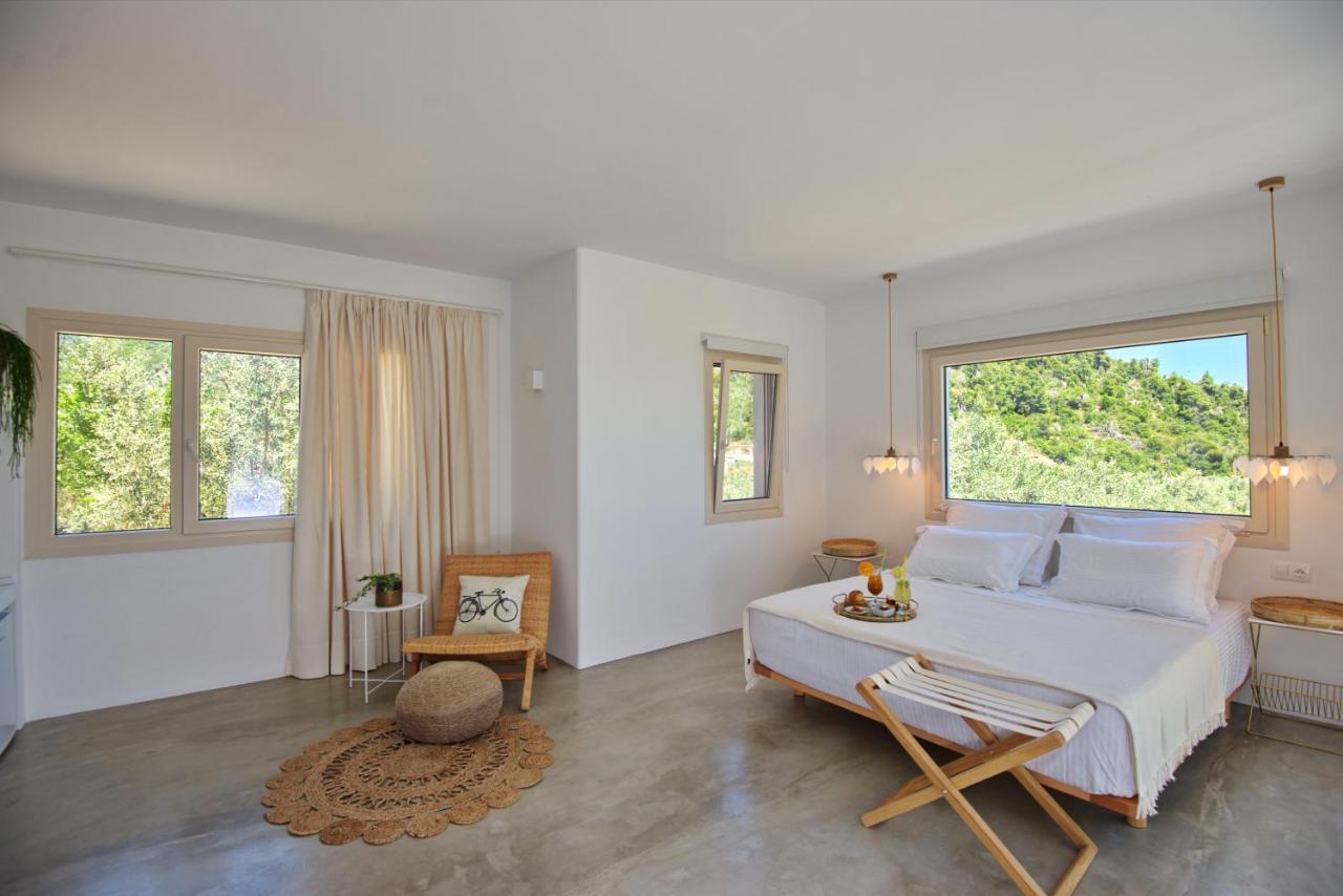 Eleon Suites New Isomata Exterior photo