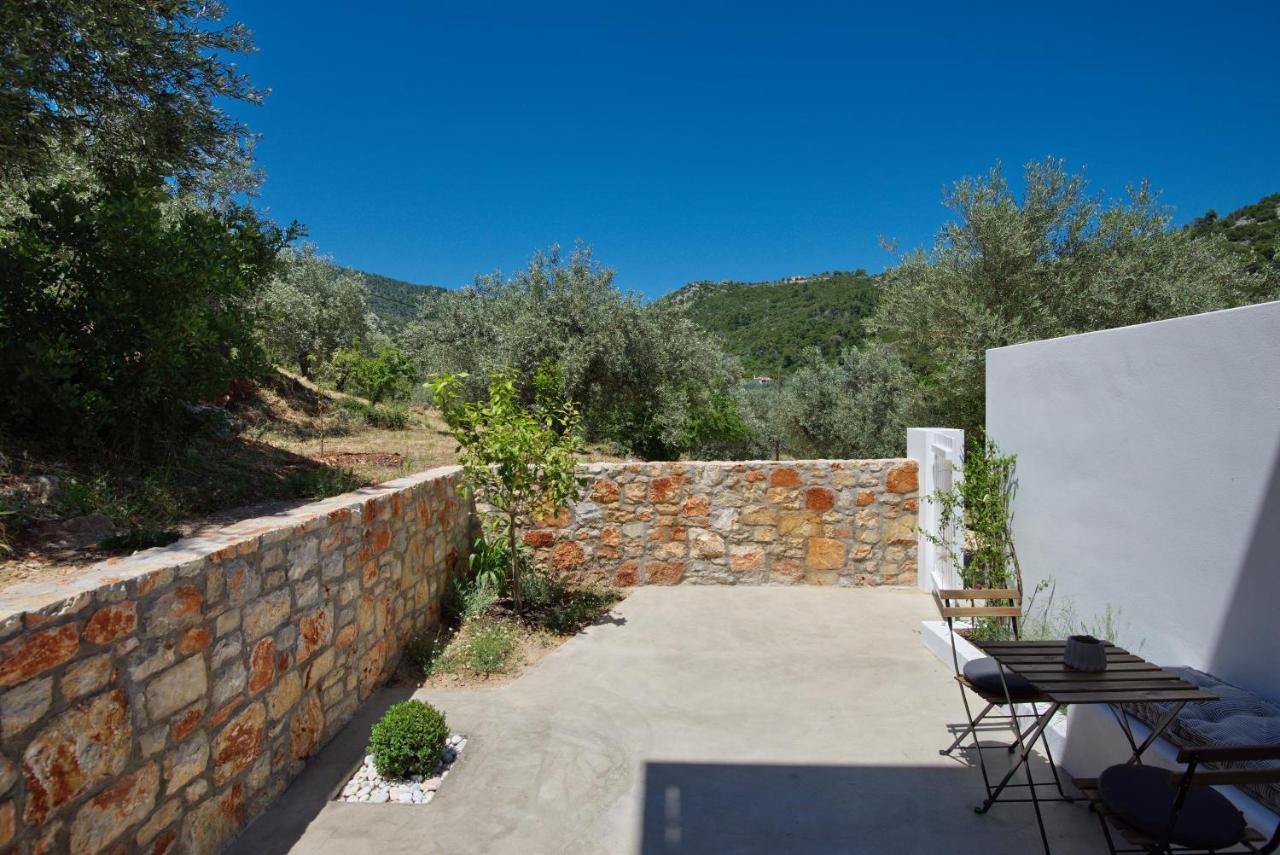 Eleon Suites New Isomata Exterior photo