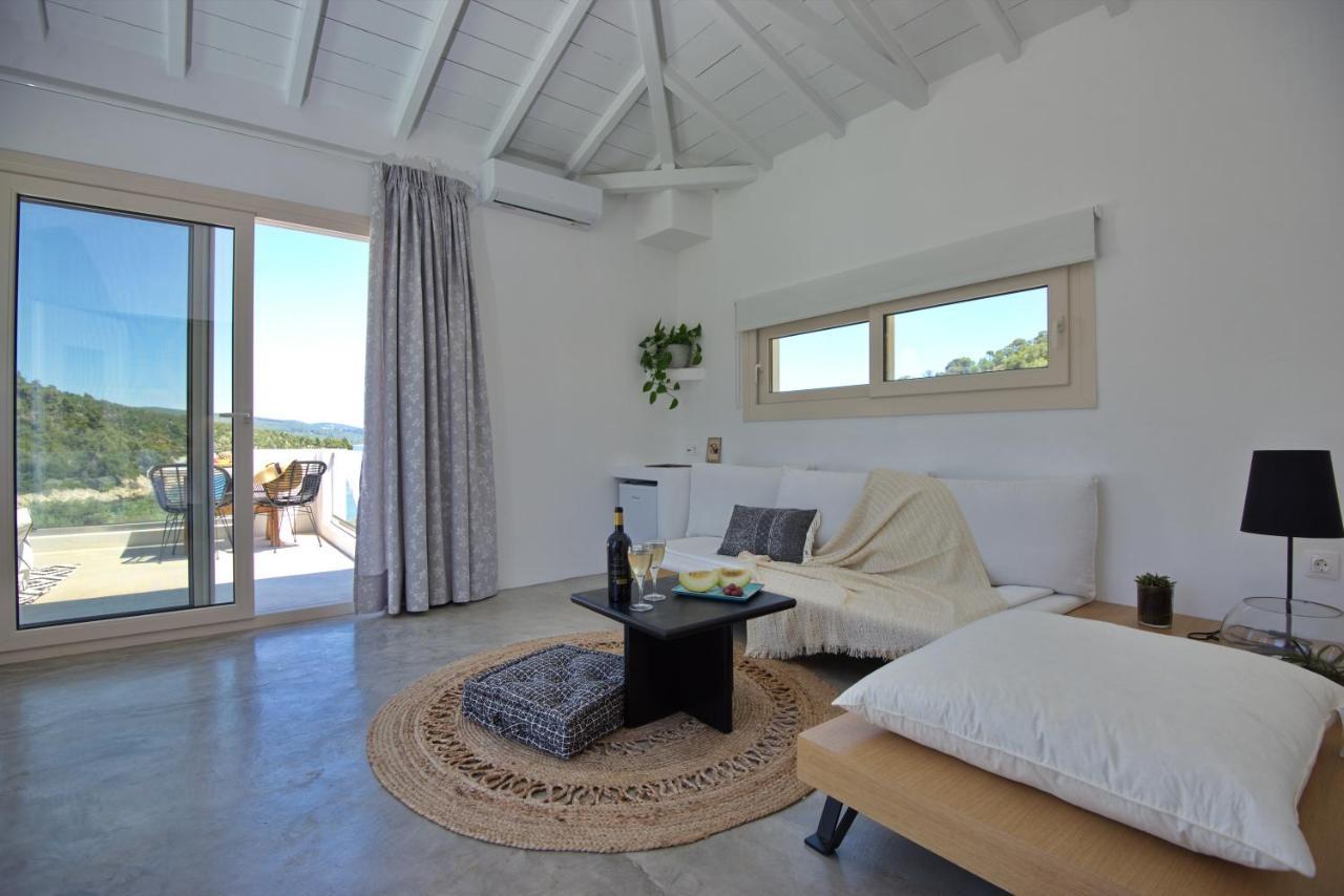 Eleon Suites New Isomata Exterior photo